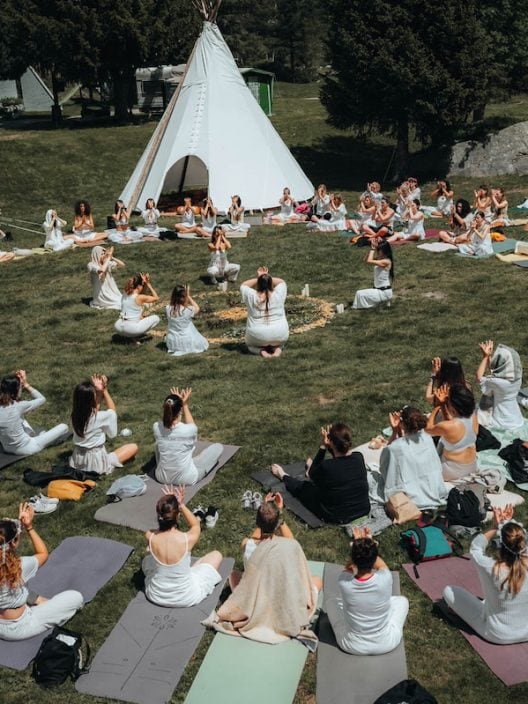 Coltivare la sorellanza: i ritiri spirituali d’estate da  segnare in agenda