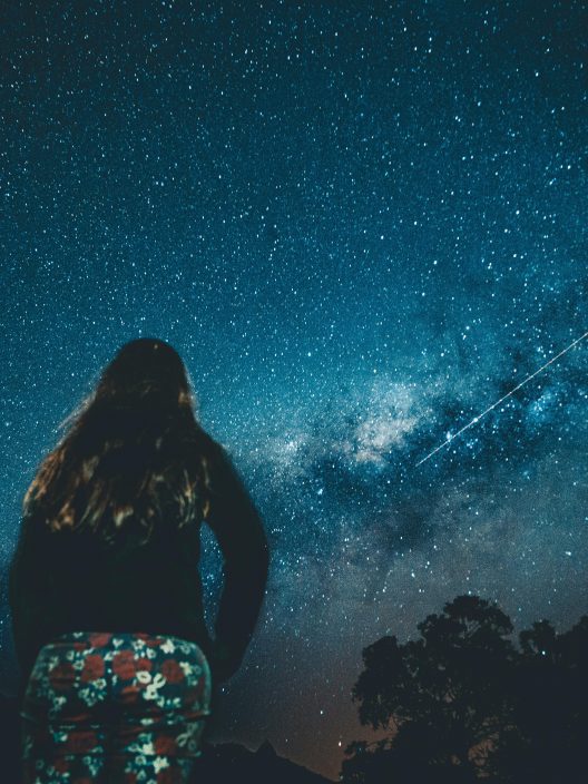 Astrologia karmica: cos’è e come può influenzare la vita e la crescita di una persona 